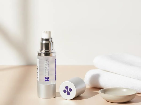 Biodermis scar gel BIOCORNEUM SiliSilk Advanced Scar Gel 30g on a clean clinical surface